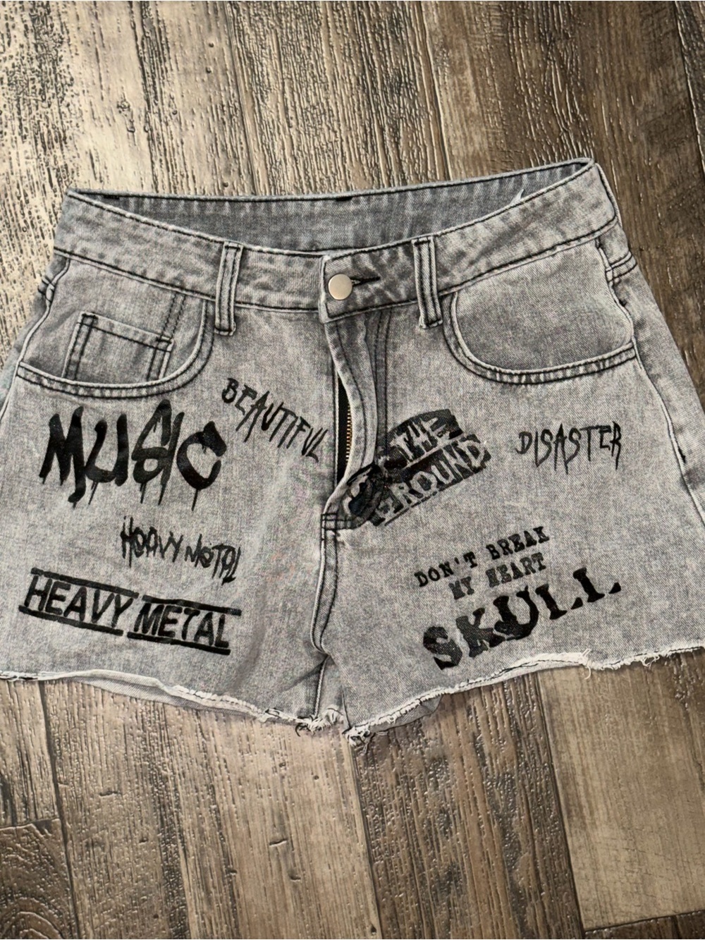 ROMWE Light Gray Graphic Print Denim Shorts
